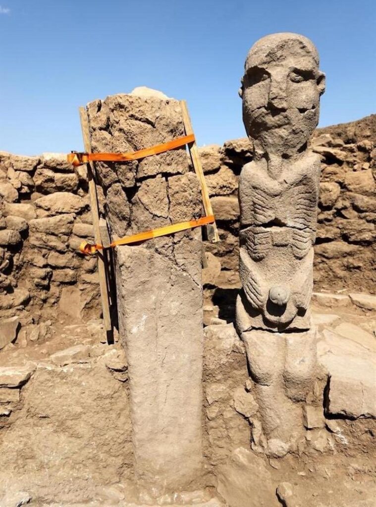 Fascinating discovery of an ancient human sculpture in Turkey’s Karahantepe.