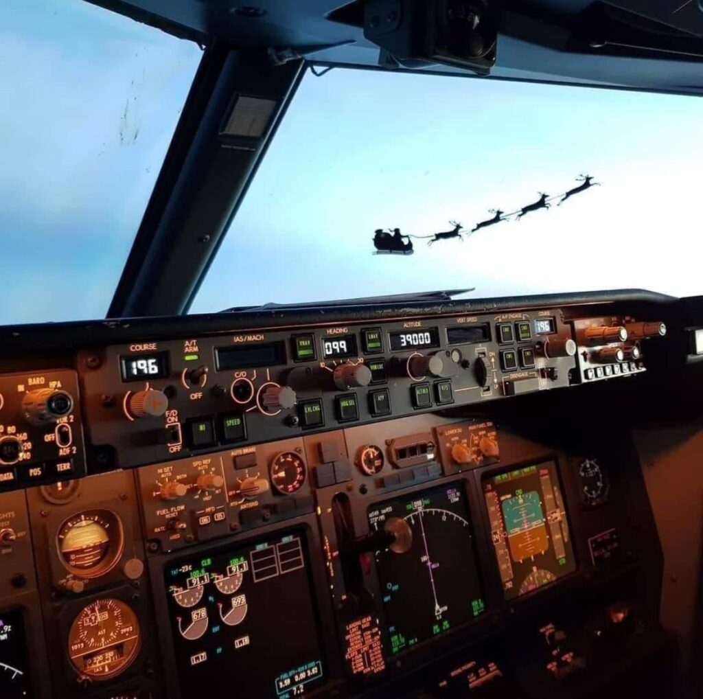 Pilot takes photo of UAP