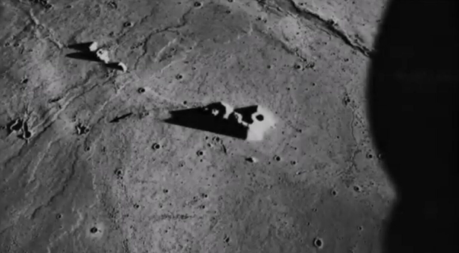Real NASA picture shows a possible structure on the moon