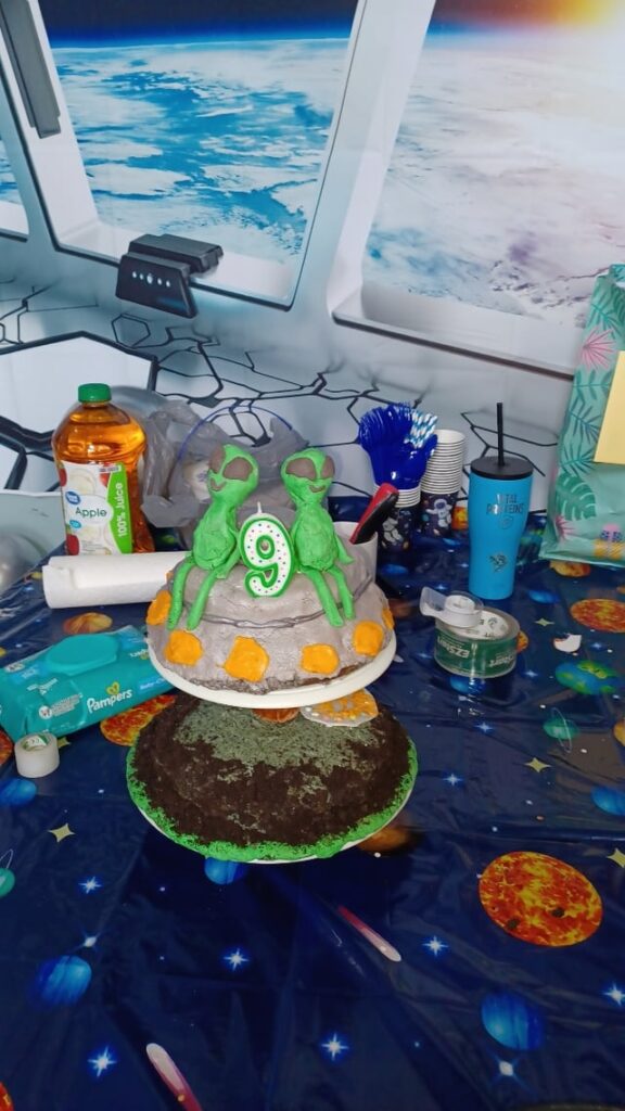 Made a lil UFO/Alien themed cake for my nephews Bday last year with marshmallow fondant (first time making a not plain cake lol don't judge!) Still think it's cute so I wanted to share (: Tasted good tho!