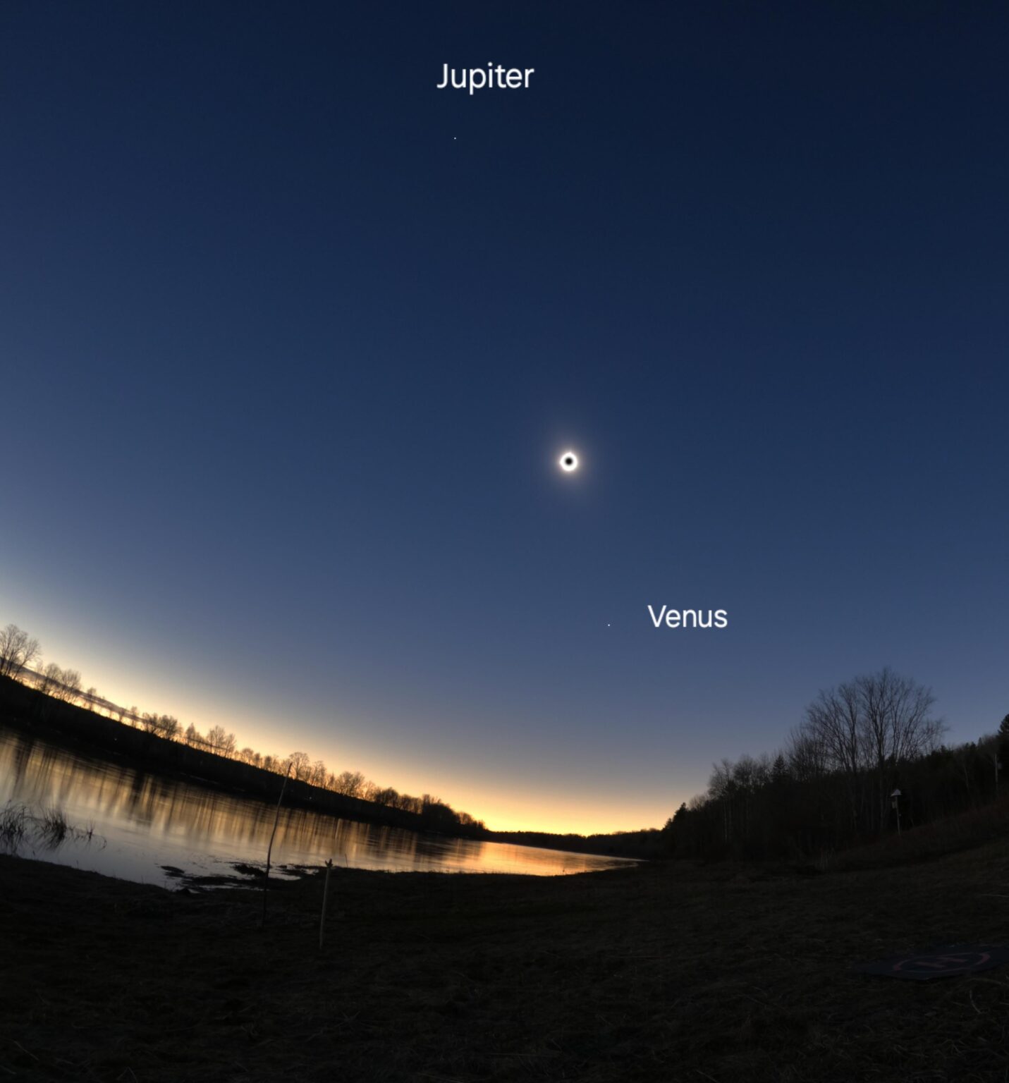 Planet Venus and Jupiter visible during totality