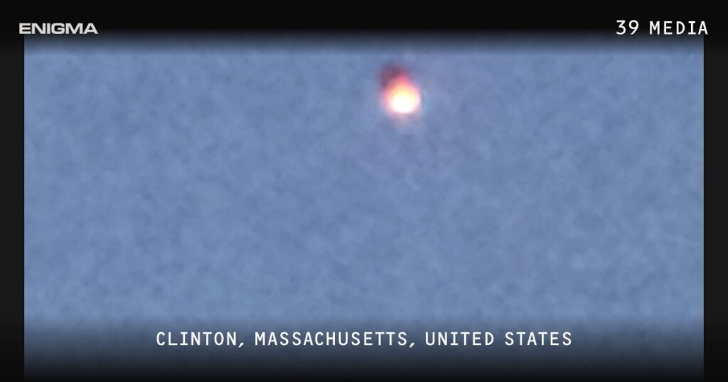 UFO/UAP sighting Clinton, MA. October 2023. My own footage - can anyone tell me what these are?!