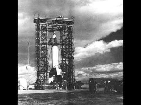 The V-2 rocket and Dr. Wernher von Braun at White Sands, New Mexico ...