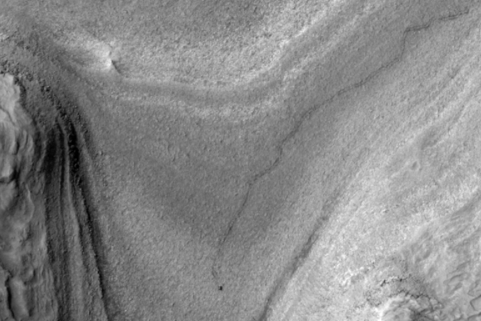 NASA orbiter reveals Curiosity rover making tracks across Mars