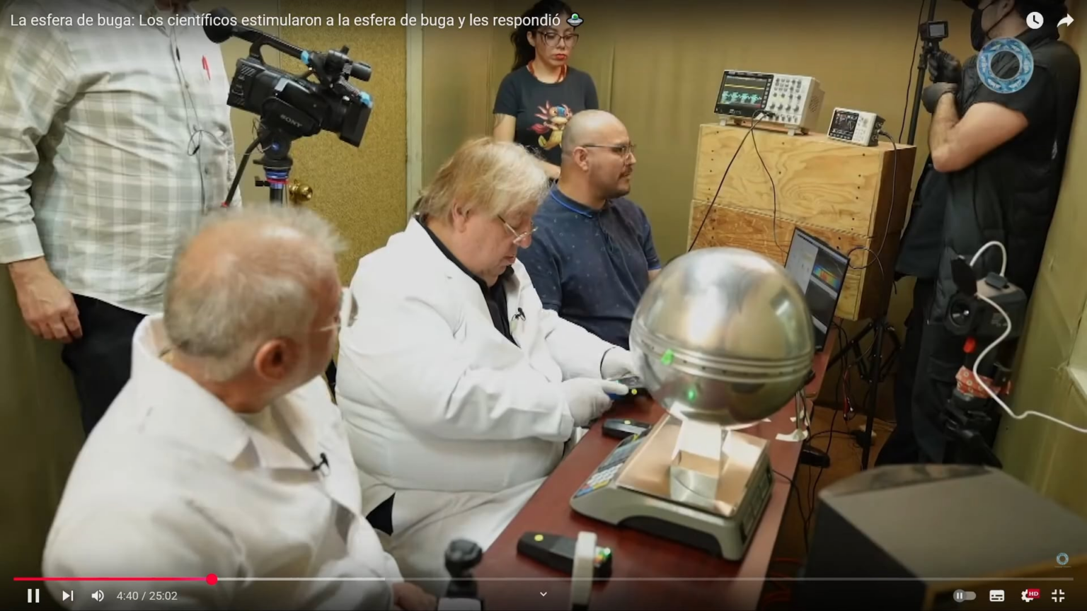 The Buga sphere appears to react to different sound frequencies. The Buga sphere appears to react to different sound frequencies.