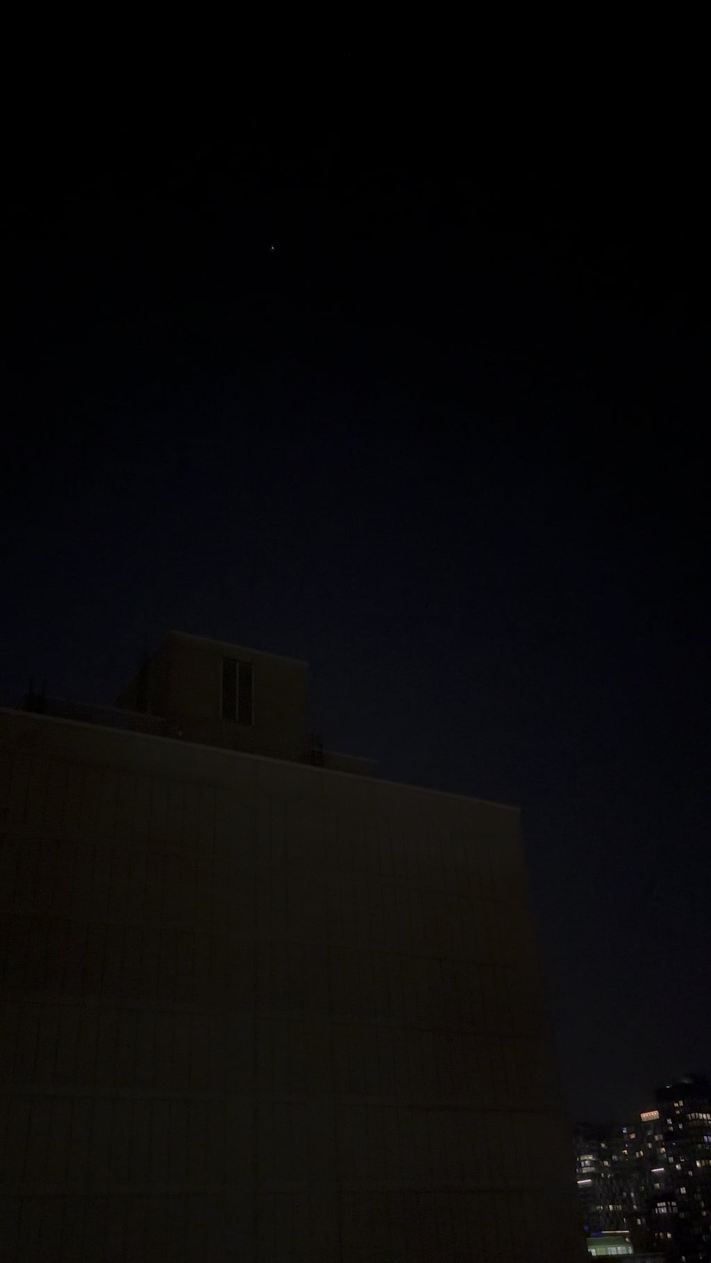 What is this? Why did it disappear at 0:27s? – UFO FEED