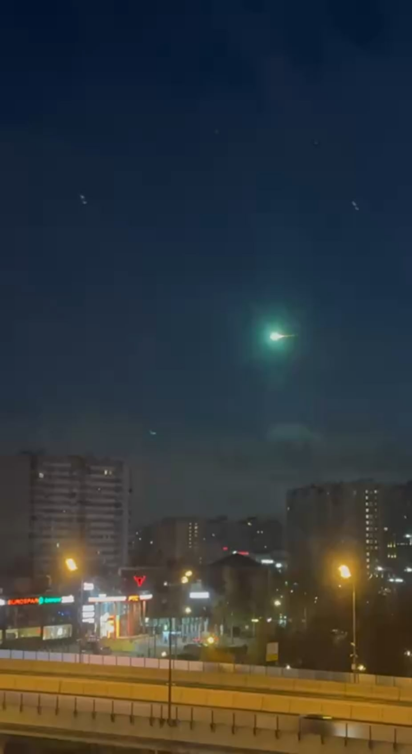 Huge bolide over Moscow!