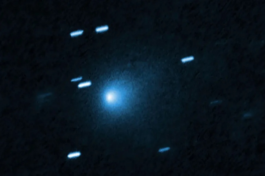 New observations reveal that 3I/ATLAS may be turning blue. This image, taken by the Hubble Space Telescope in August, was captured using a colored filter and does not represent the comet's current appearance. Image: NASA/ESA