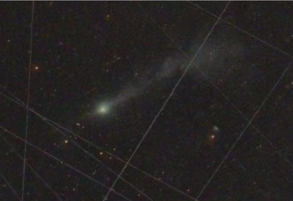 A newly released stacked deep image of 3I/ATLAS, taken between 5:08–5:22 UT on November 9, 2025, through a combination of 5 exposures, each lasting 3 minutes, with two telescopes. The sunward direction is towards the lower left corner. The new images show massive plumes that typically wouldn