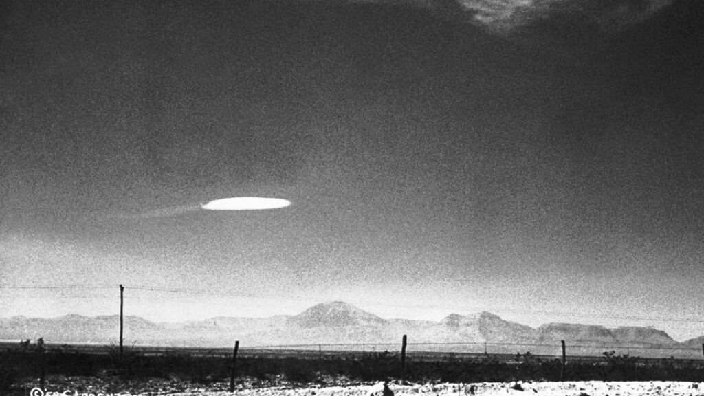 Thousands of UFOs spotted off US coastlines raise new national security fears: expert Thousands of UFOs spotted off US coastlines raise new national security fears: expert
