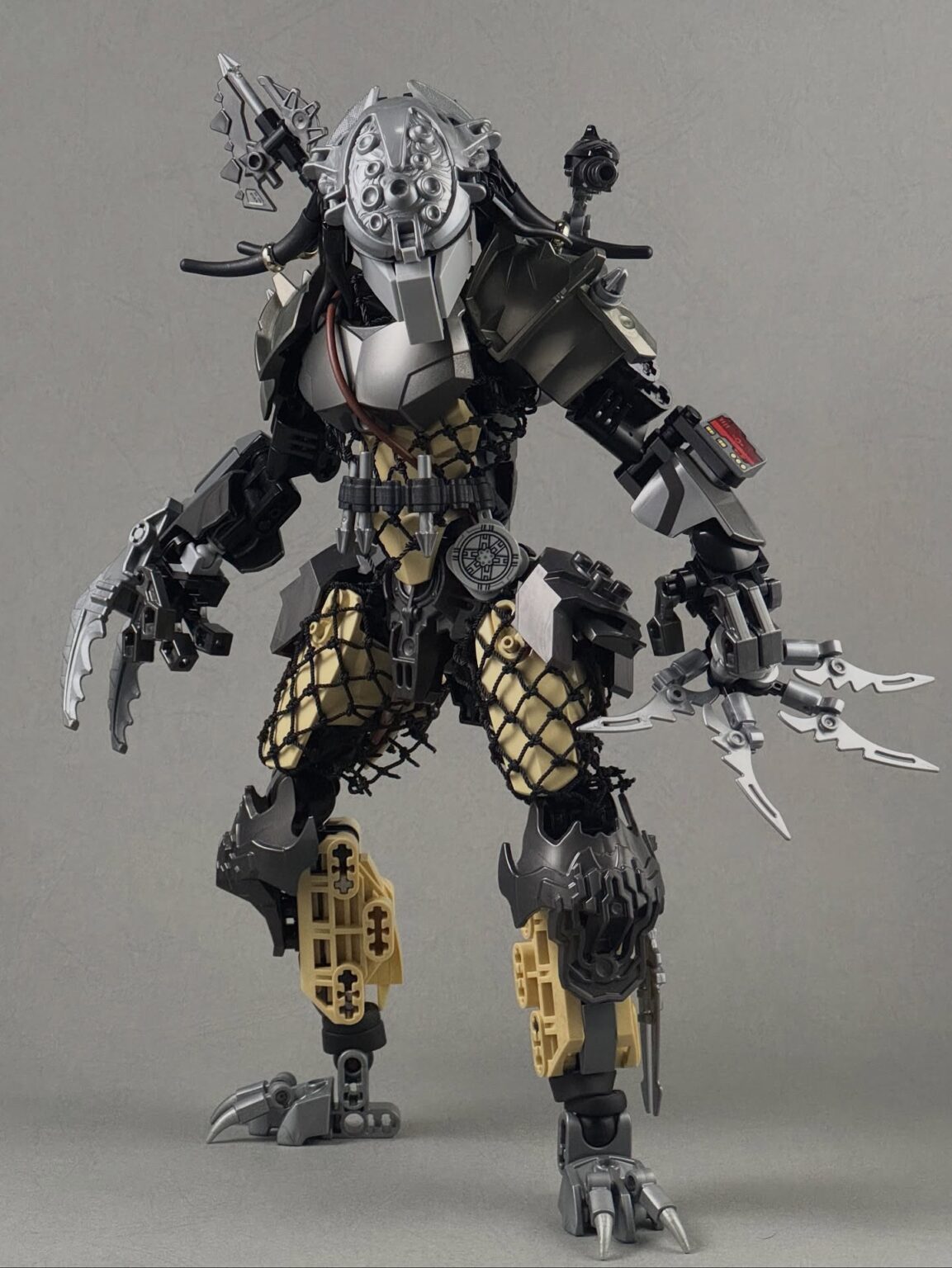 A Predator fresh from the Badlands, an Alien destined to be prey - The Brothers Brick