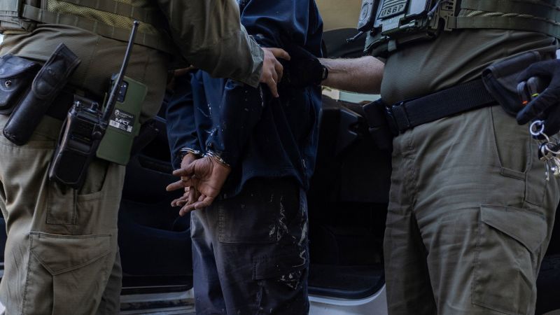 WLS: Judge orders release of hundreds arrested in Illinois immigration crackdown