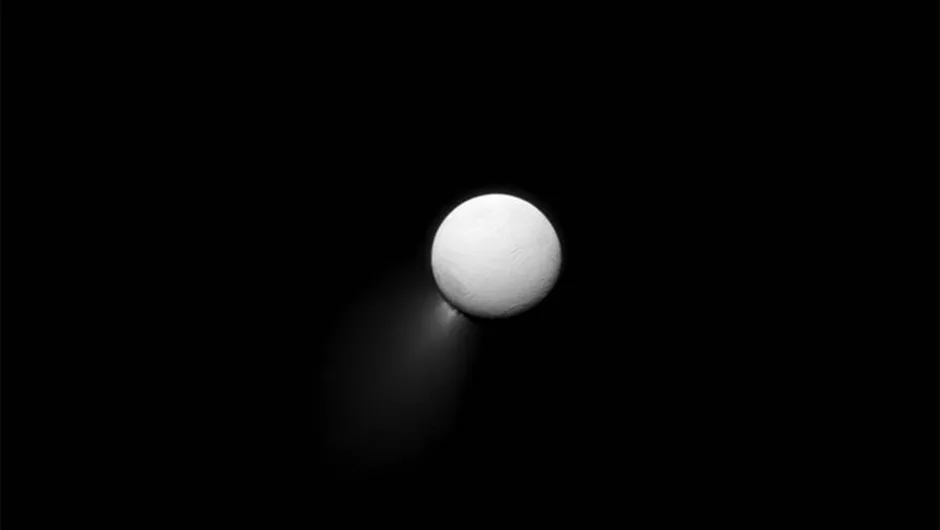 Plumes of water ice and vapour spray from the south polar region of Saturn's moon Enceladus, as seen by the Cassini spacecraft. Credit: NASA/JPL/Space Science Institute
