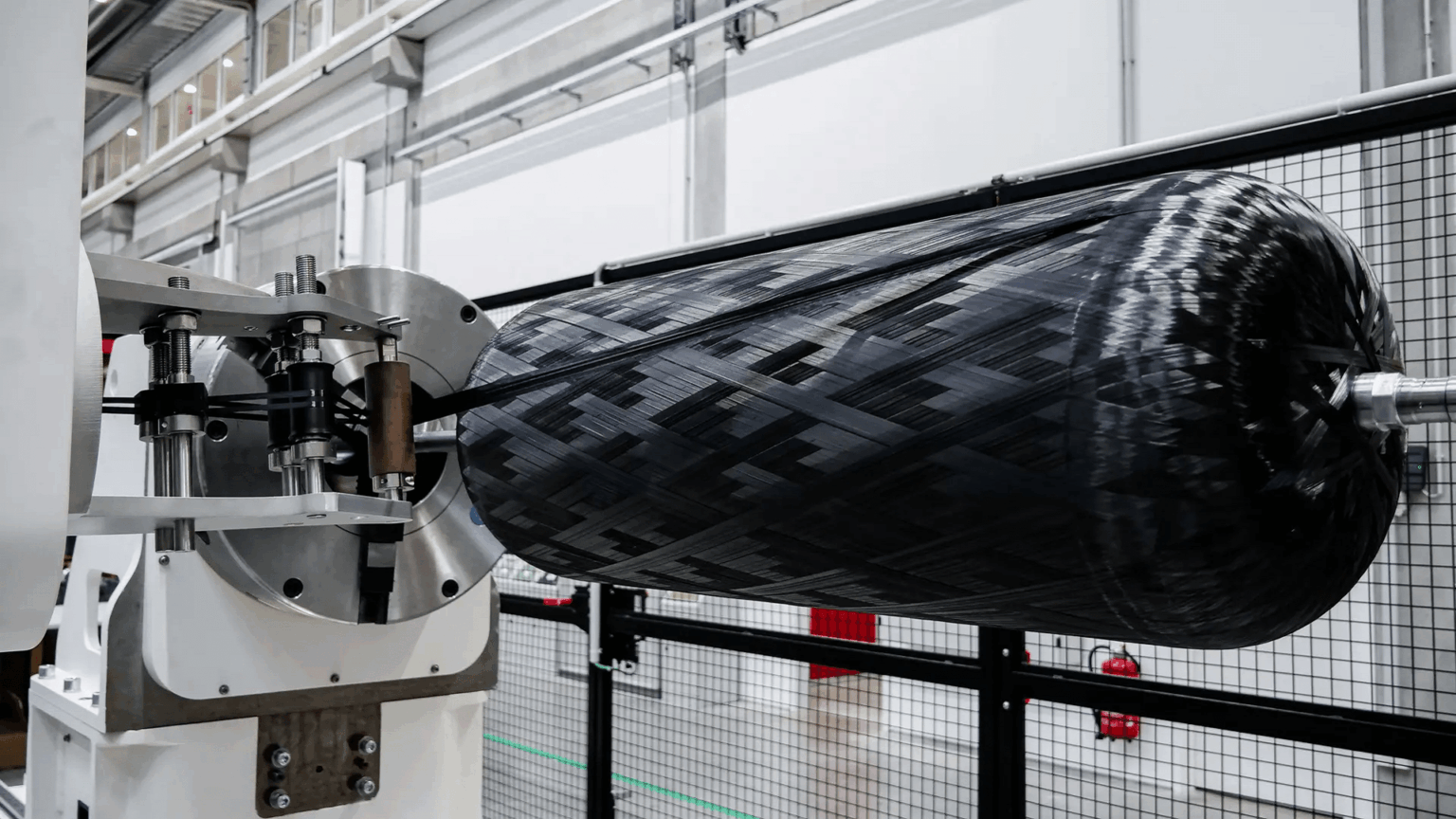 New carbon fiber tanks to withstand 420-bar pressure in space missions