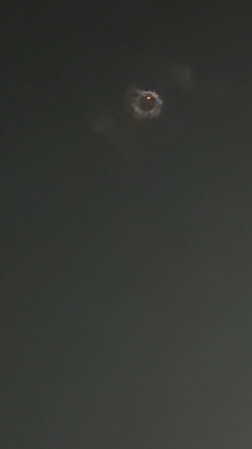 Space launch or UFO ?