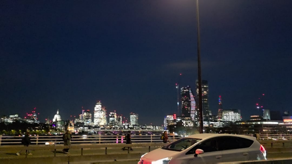 UFO over London this evening, pt.1