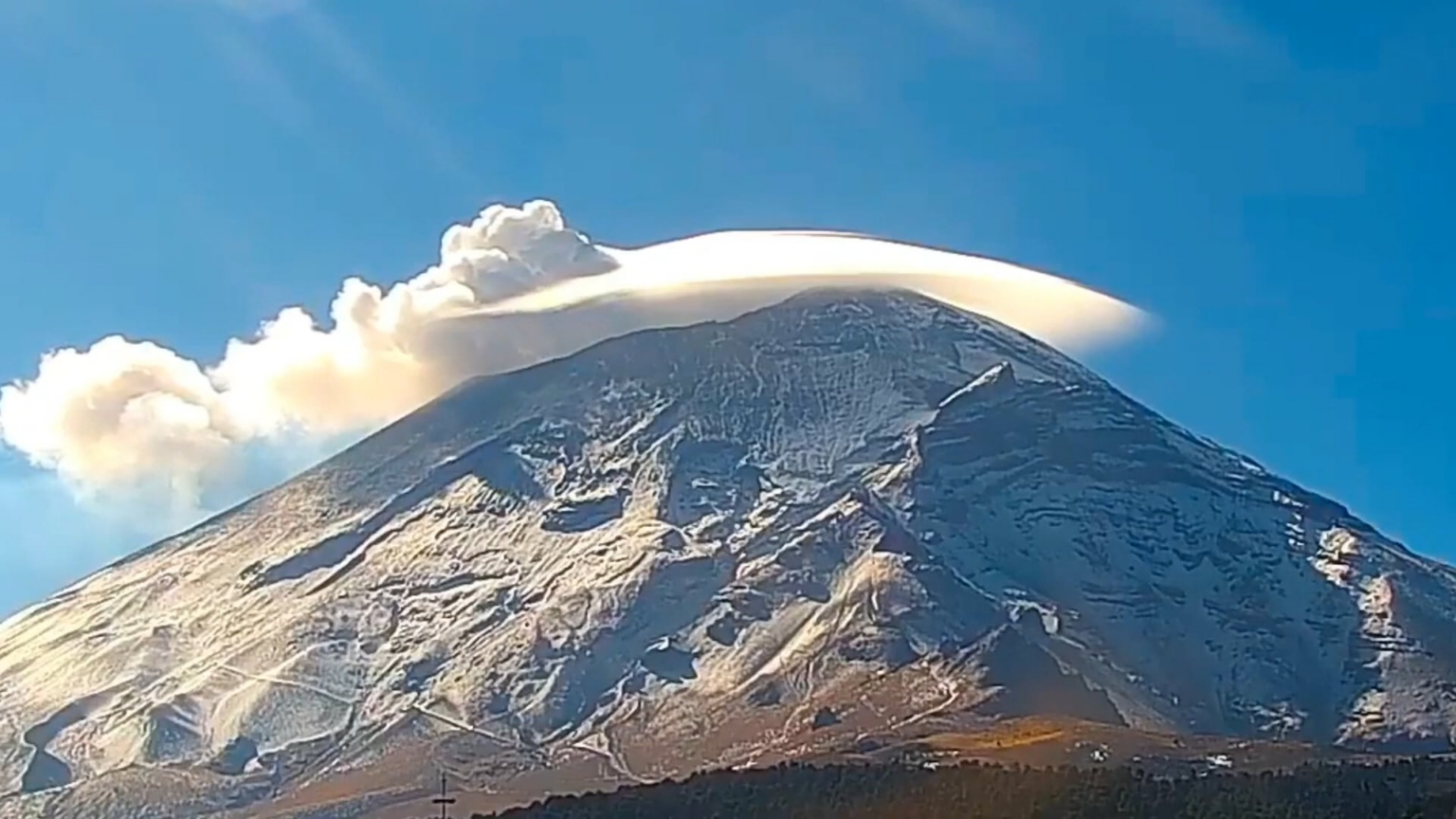 UFO flies by Mexican Volcano going 10x Speed of Sound UFO flies by Mexican Volcano going 10x Speed of Sound