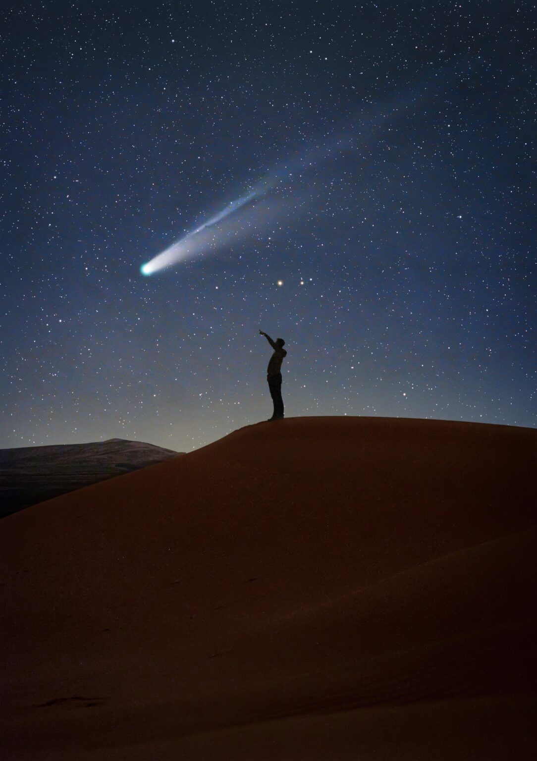 Chasing comet Lemmon in the Moroccan desert