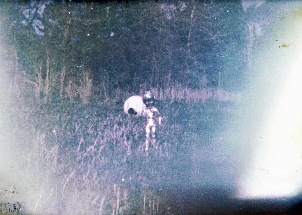 1967 photo taken by 14 year old supposedly showing alien and its craft