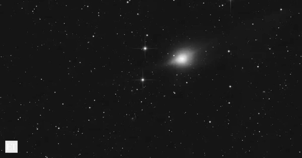 3I/ATLAS: Harvard astrophysicist spots unusual objects surrounding interstellar visitor's 'Sunward Anti-Tail' - Are they rocky fragments or something else?