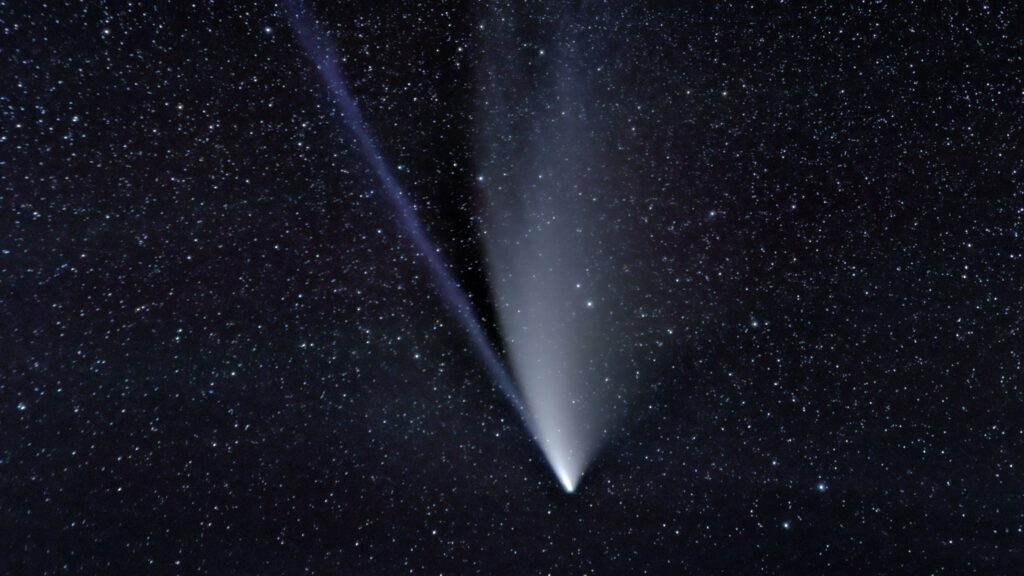 Ancient Alien Comet 3I/ATLAS Erupts In Stunning Jet…