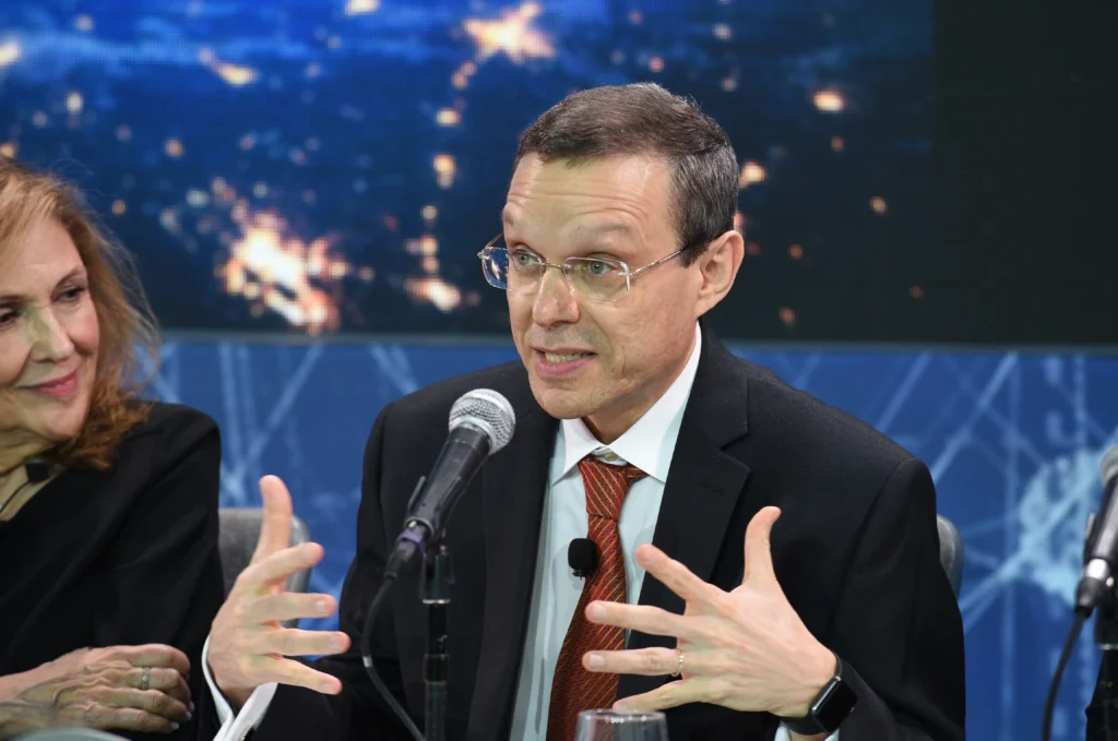 Avi Loeb reiterates need for space platform amid ongoing 3I/ATLAS discussion