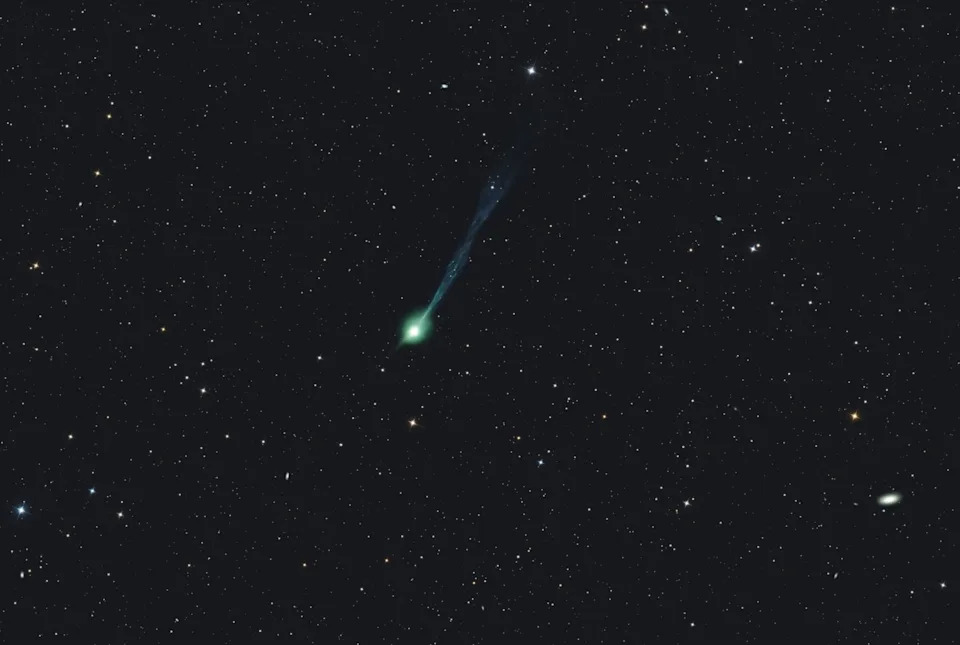 A green glowing comet