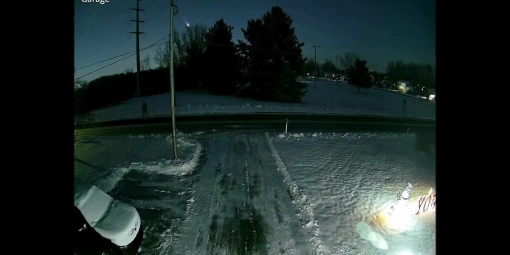 Meteorite lights up Michigan skies, social media