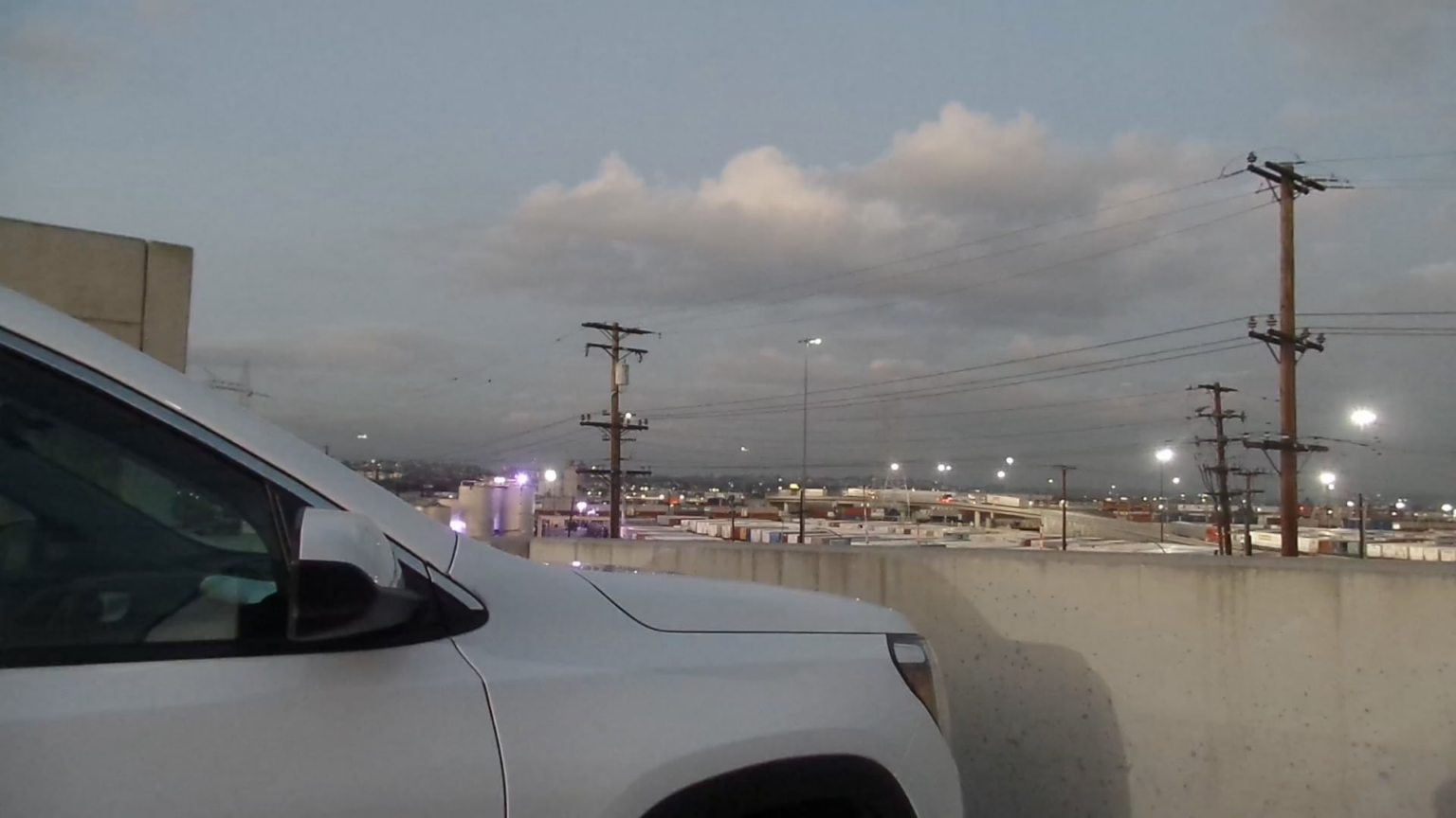 Strobing light seen over Vernon/Los Angeles