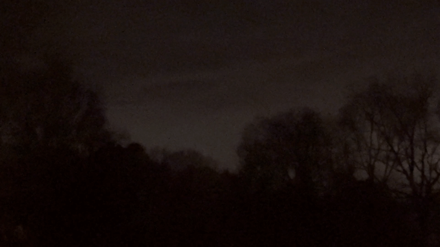 Strange, very fast moving lights, Plainwell, Mi, 12/22/25, 7:15pm. Facing Southeast, moving in easterly direction.