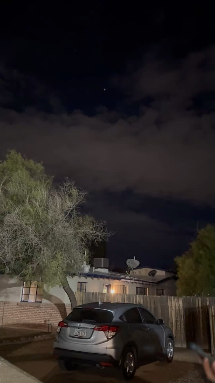 Strange lights Tucson, AZ 12/26 at 10:28pm