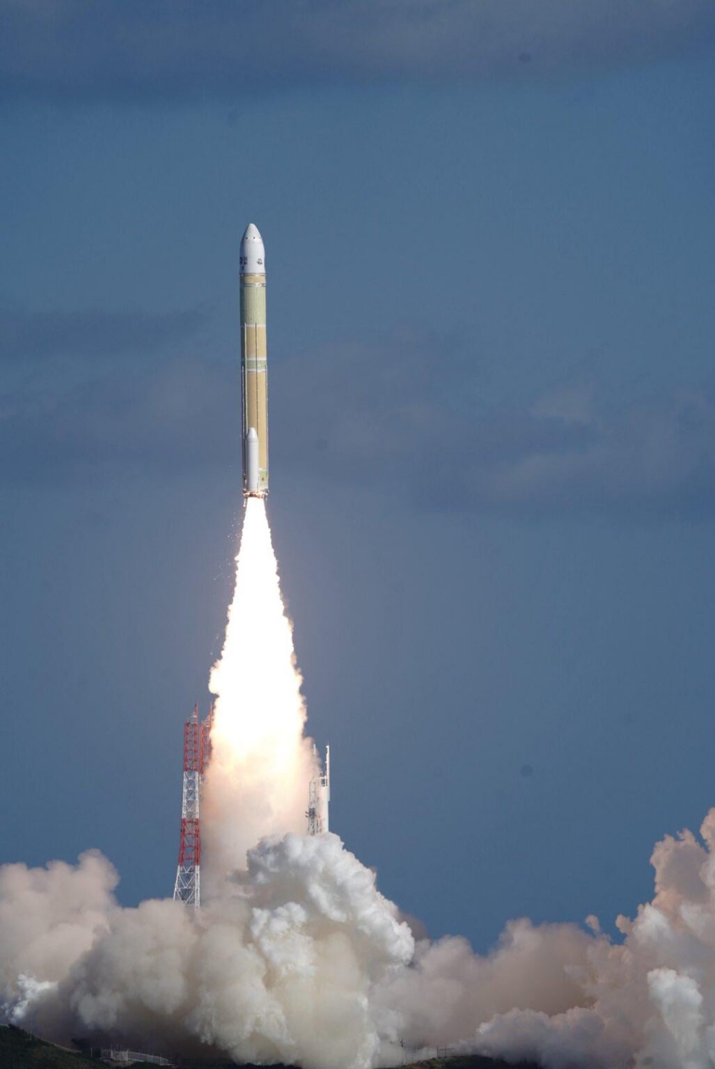 A H3 rocket launches from the Tanegashima Space Center (22nd of December 2025). Credit to Clear Usui on twitter