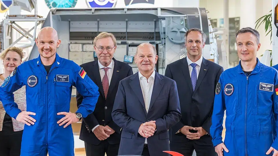 (Left to right): Astronaut Alexander Gerst, Chancellor Olaf Scholz, astronaut Matthias Maurer at the EAC (European Astronaut Centre) of the ESA. (Image credit: Raimond Spekking via Wikimedia Commons)
