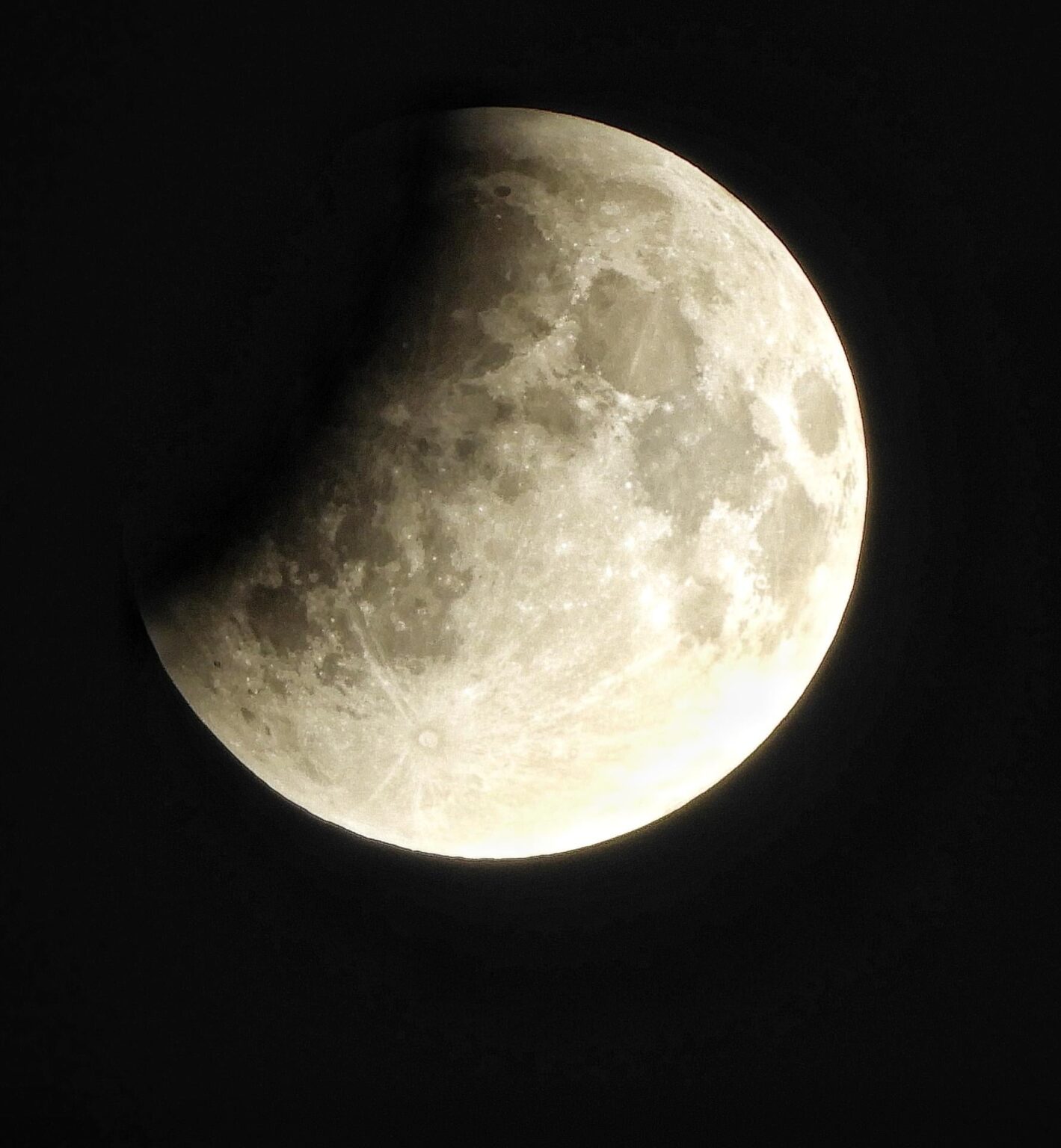 September LUNAR ECLIPSE.Moment before Blood Moon.