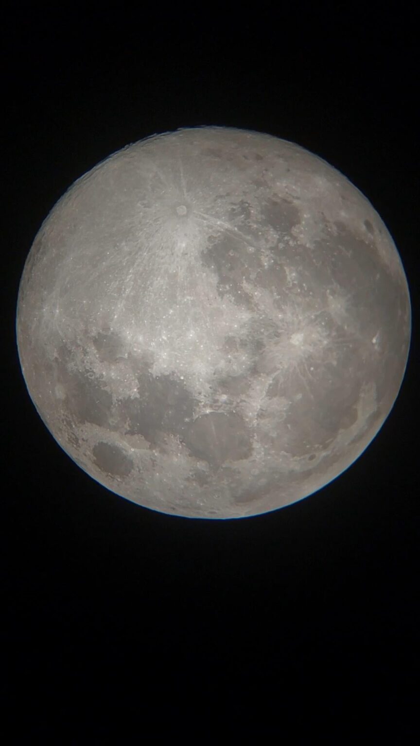 [OC] The super cold moon in 4th of December 2025 and the last super moon this year