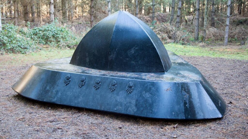 MoD ordered officers to find UFO technology, secret files reveal