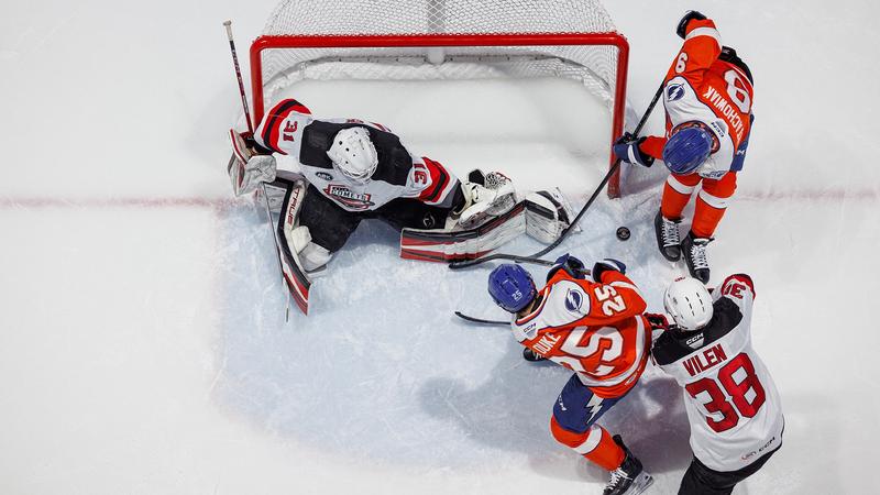 Crunch Fall To Comets, 5-1