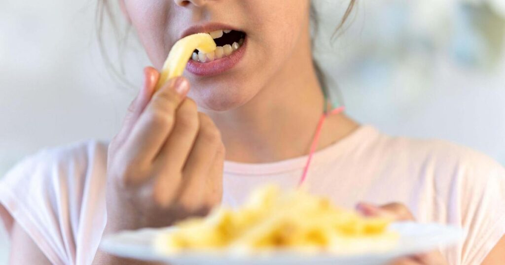 Government signals tougher crackdown on junk food advertising to children