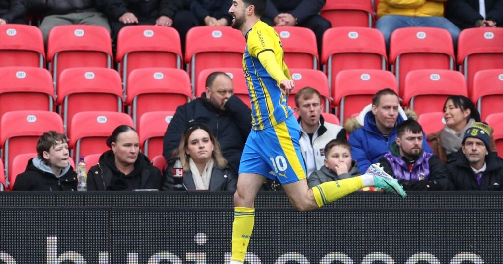 Finn Azaz and Flynn Downes score as Southampton beat Stoke Finn Azaz and Flynn Downes score as Southampton beat Stoke