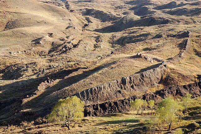 The Durupınar Anomaly: A massive ship-shaped structure in Turkey with internal "ribs" revealed by radar. Is it just geology, or the remains of Noah's Ark?