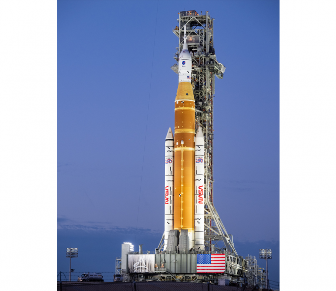 On the 17th (local time), the Space Launch System (SLS) rocket and Orion spacecraft are positioned on Launch Pad 39B at NASA's Kennedy Space Center in Florida. NASA/Keegan Barber.
