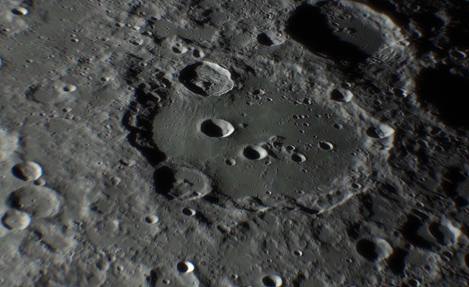 Lunar surface details with a 16" - Aveyron, France