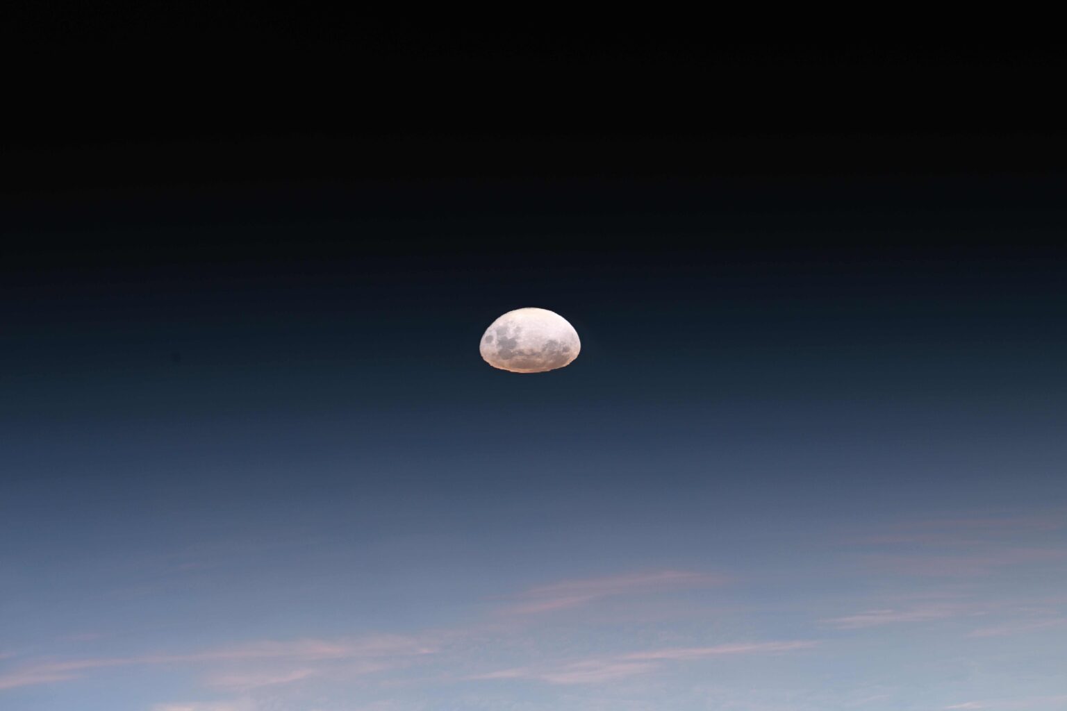 Lunar distortion seen from the ISS