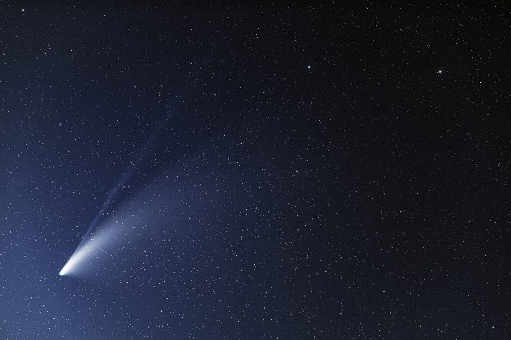 Comet or Alien Spaceship? What We Know About 3I/Atlas A comet shining in the night sky.