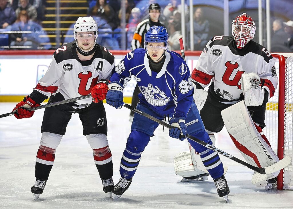 Syracuse Crunch lose on road to Utica Comets