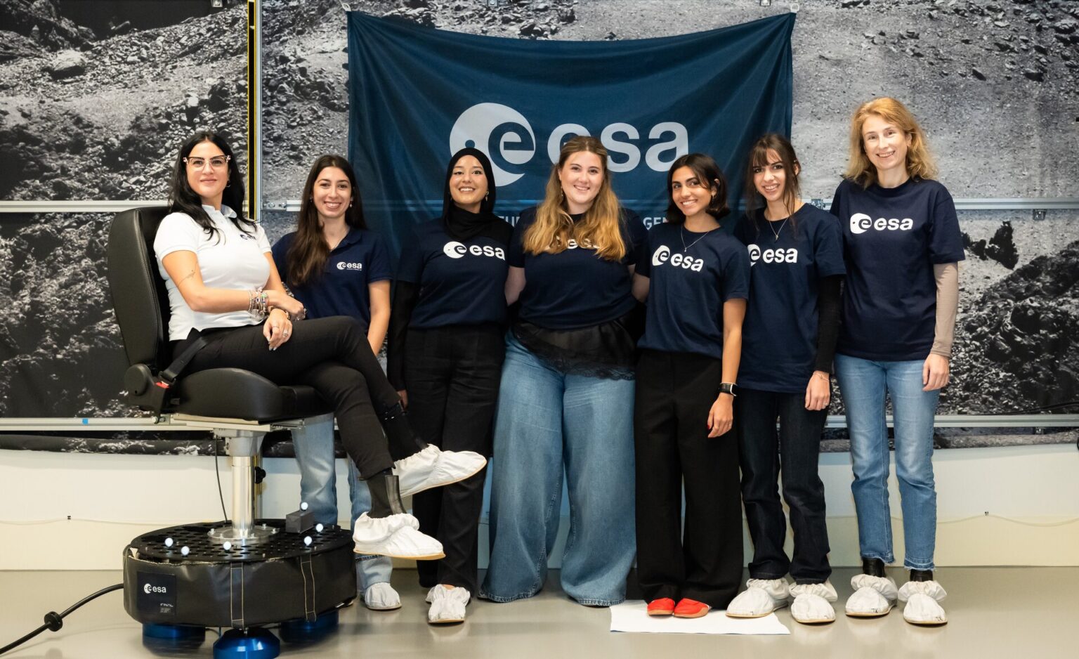 Crawling, gripping and floating above ESA’s flat floor