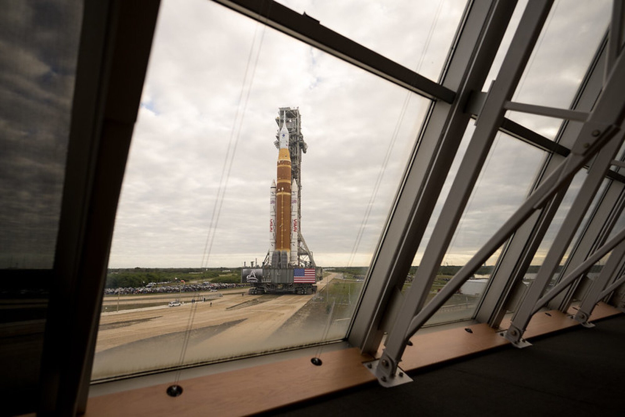 Artemis 2 SLS rocket rolling past the firing room on its way to the launchpad 39B on Jan. 17, 2026