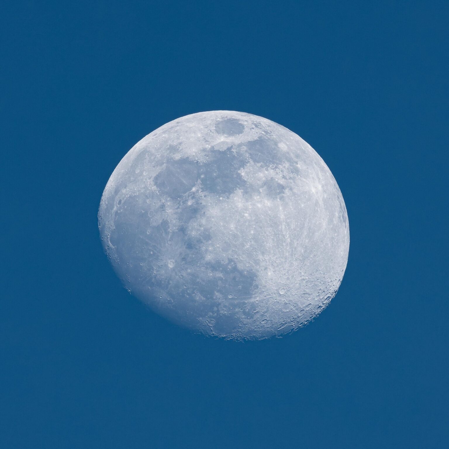 Daytime Moon single exposure handheld