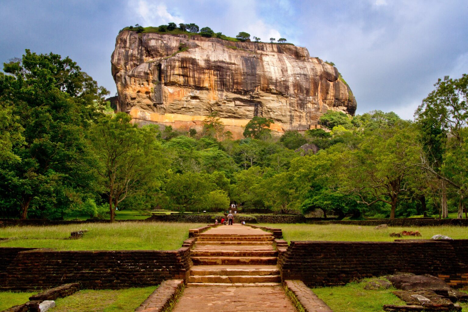 The "Lion Rock" of Sri Lanka (Sigiriya). A massive palace built on top of a 660ft monolith in the 5th Century. It still has working hydraulic fountains. How did they achieve this engineering precision 1,500 years ago?