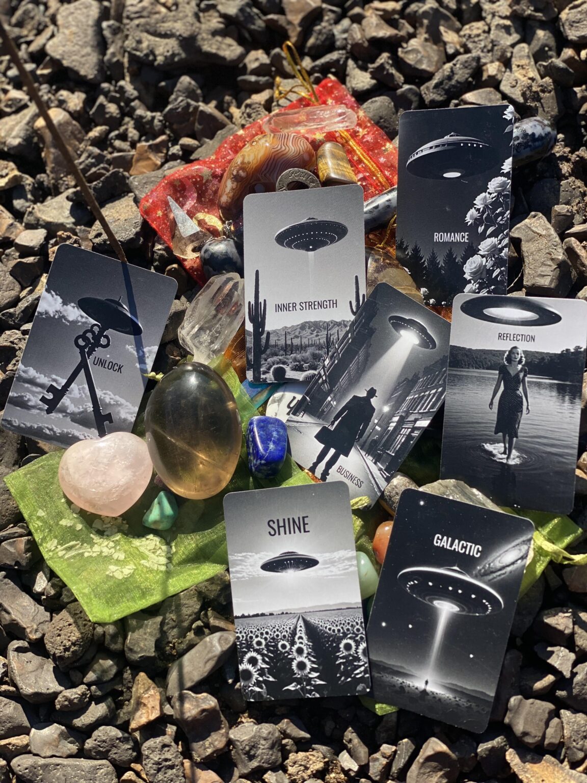 My UFO Oracle deck 🛸